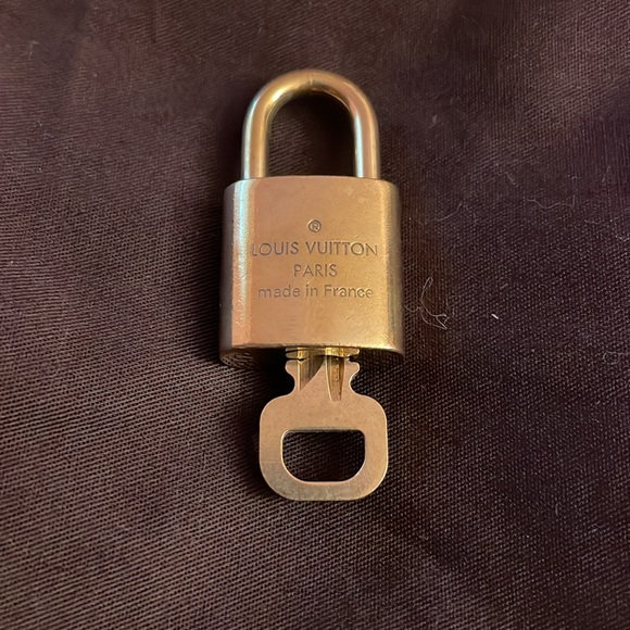 Louis Vuitton Lock and Key - Picture 2 of 7